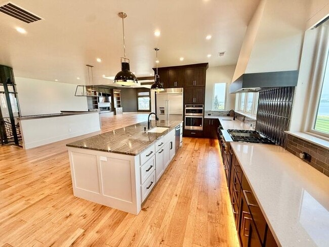 Building Photo - Luxury Golf Retreat in Berthoud with Breat...