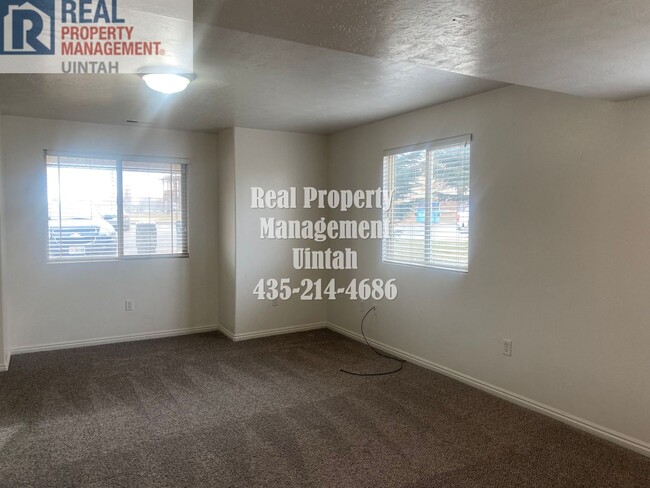 Building Photo - Beautiful Twin Home for Rent!