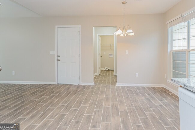 Building Photo - 312 Harris Ave