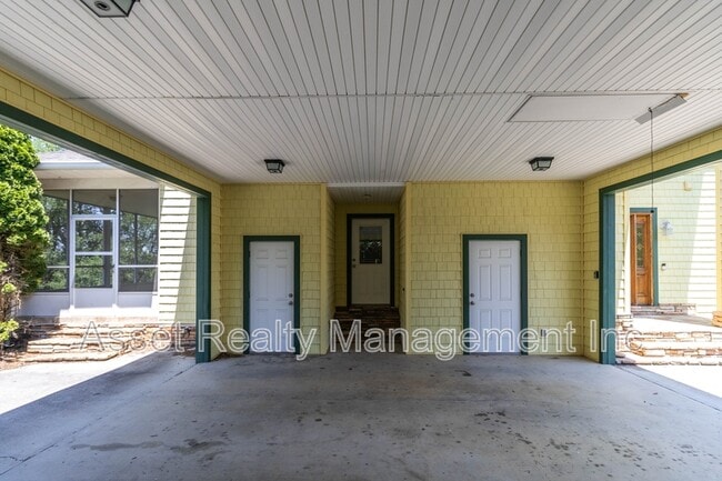 Building Photo - 2084 Allenridge Dr