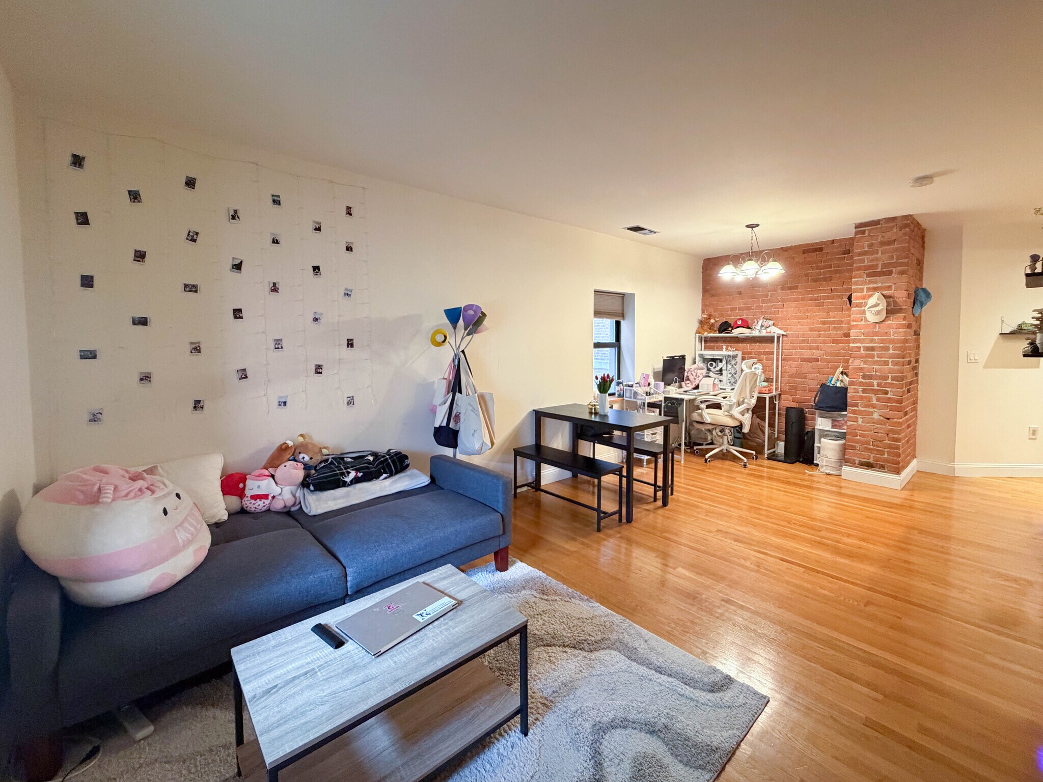 Building Photo - 84 Gainsborough St
