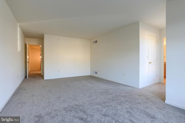 Building Photo - 712 Creekside Dr