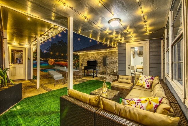 Building Photo - 13330 Trompilla Ln