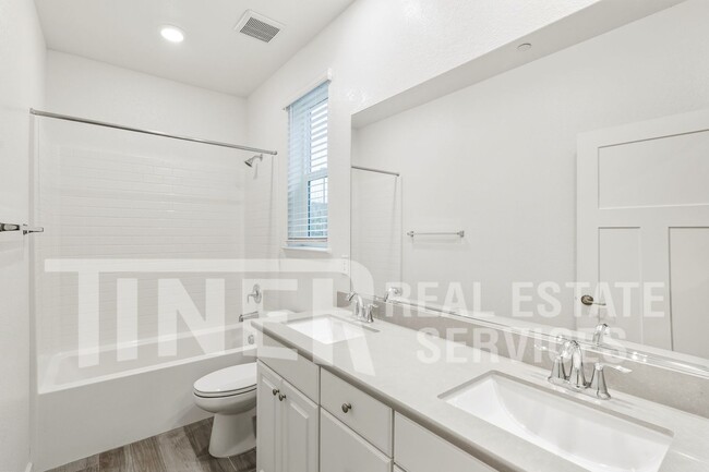 Building Photo - 1580 Parkside Way