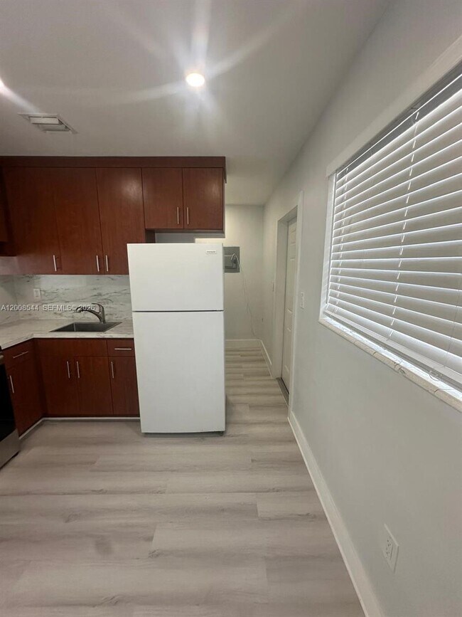 Building Photo - 1555 NW 34th St