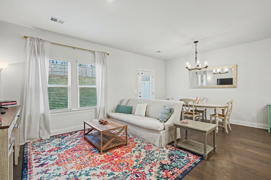 *** PROPERTY DOES NOT COME FURNISHED *** - 1682 Denali Dr