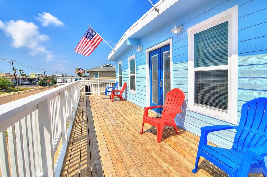 Building Photo - 1300 Eleventh Street-SI ID1023200P