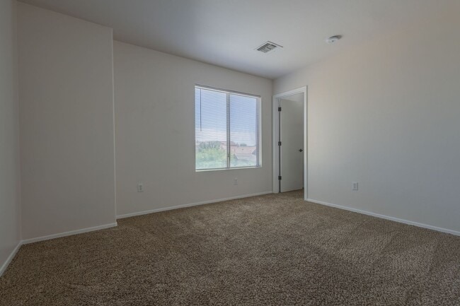 Building Photo - SHOWING SATURDAY 04/25 @ NOON. MUST TEXT AGENT!