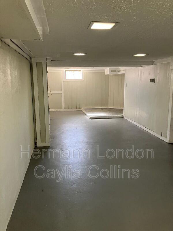 Building Photo - 1049 Willmann Ct