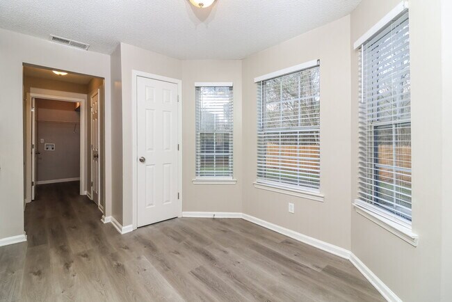 Building Photo - 2756 River Tree Dr