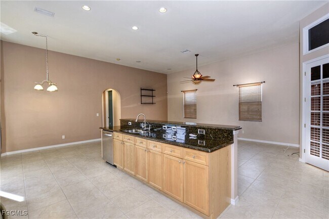 Building Photo - 522 SE 13th St