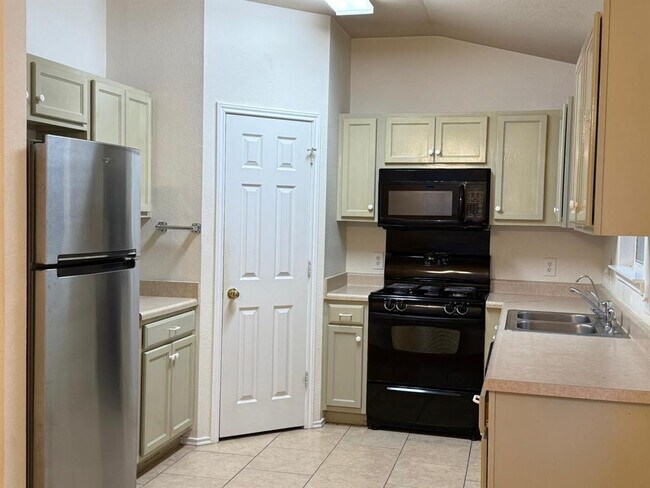 Building Photo - 2721 Breezy Point Cove