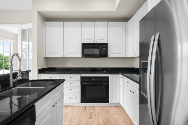 Building Photo - Updated 2BD, 2BA Condo Overlooking Denver Country Club