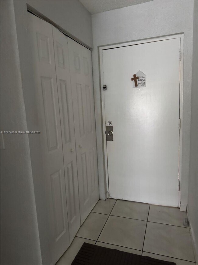 Primary Photo - 1480 W 46th St