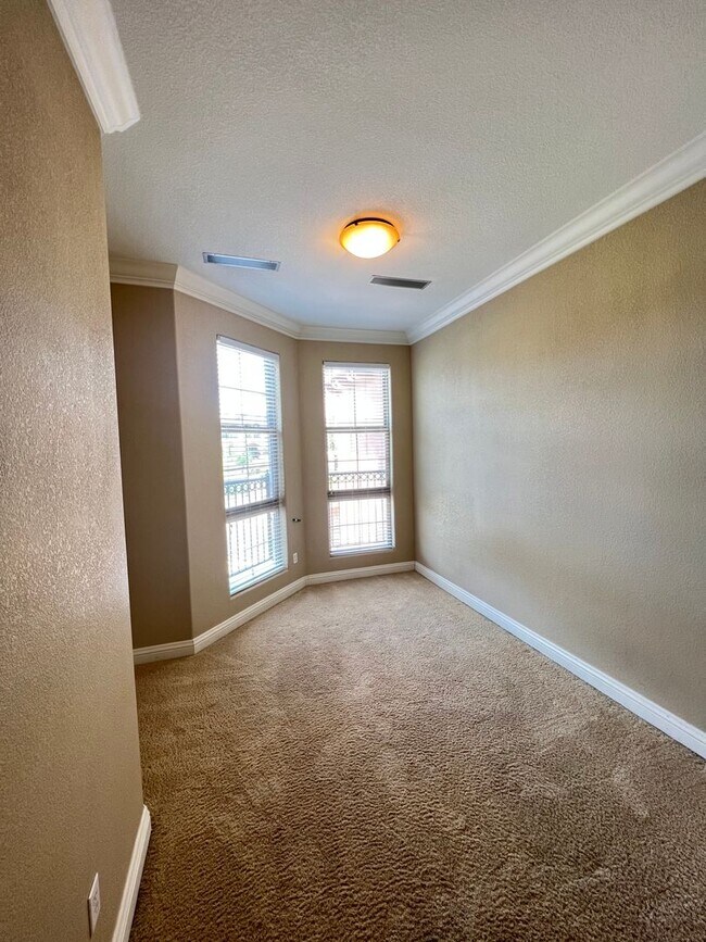 Building Photo - Lake Las Vegas Beauty!!! $2400 Great Views...