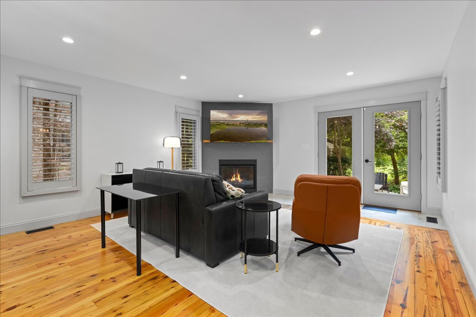 Building Photo - 710 Light House Ave