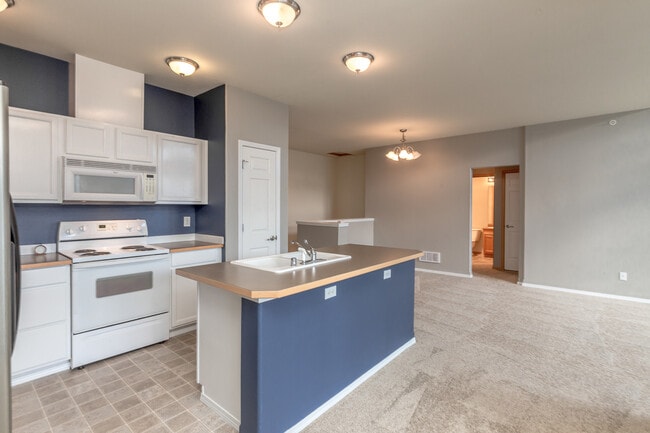 Building Photo - Low Maintenance Living 2 Bedroom Condo, Du...