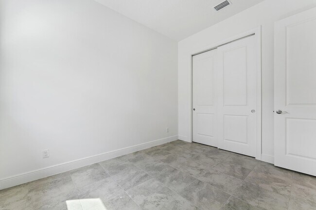 Building Photo - 9333 SW Pepoli Way