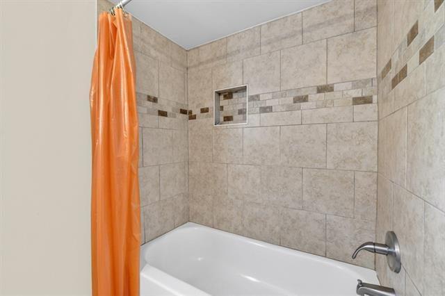 Building Photo - 2539 Hillsboro Ave