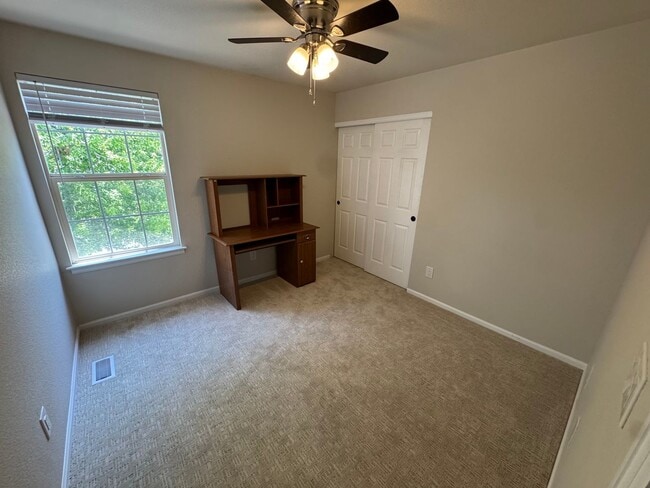 Building Photo - Completely Remodeled Home in Englewood