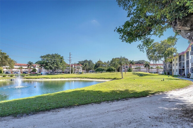 Building Photo - 8980 S Hollybrook Blvd