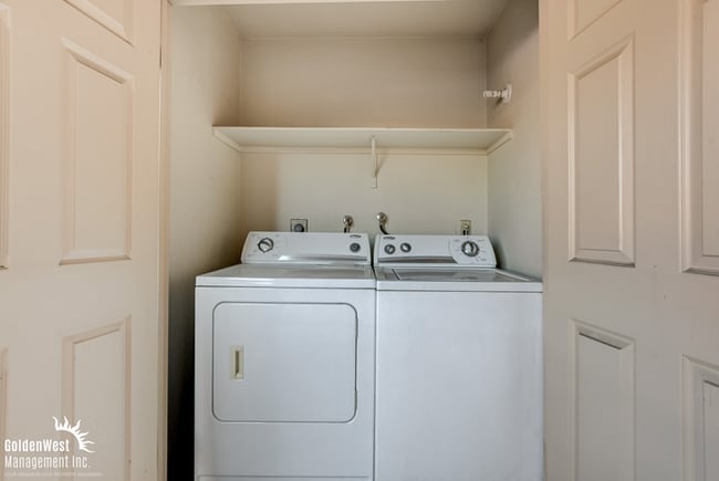 Building Photo - Amazing 2Bdm 2Ba Condo Located in the Guard-Gated Bella Vita Community!