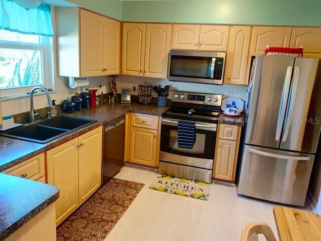 Building Photo - 323 Dolphin Pkwy