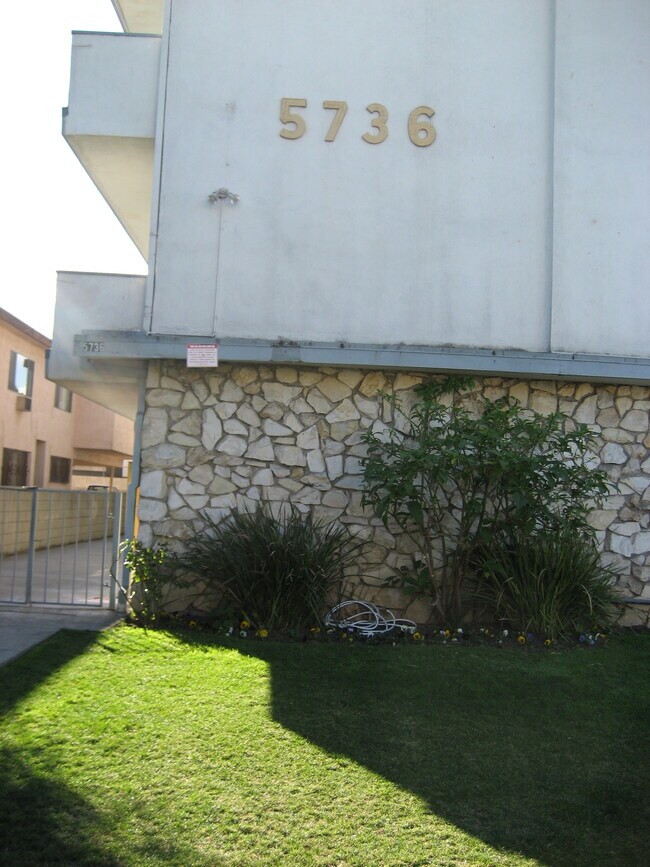 Building Photo - 5736 Lexington Ave
