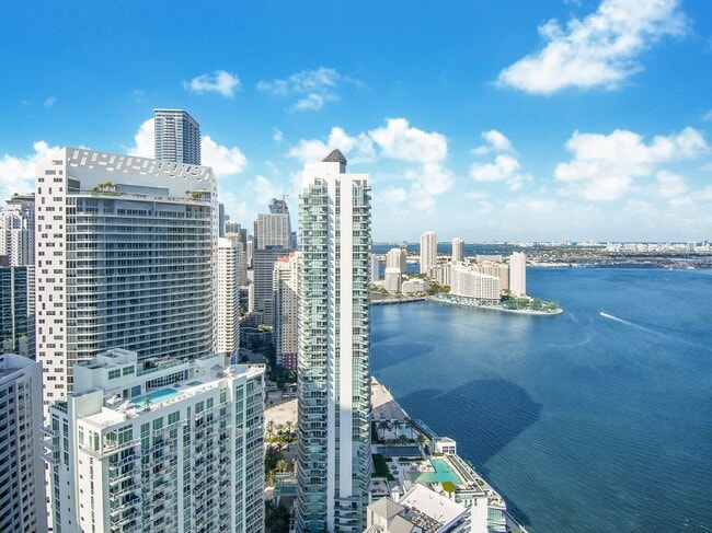 Building Photo - 1300 Brickell Bay Dr