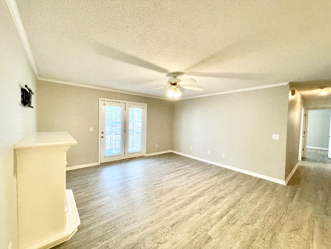 Building Photo - 1730 Oakdale Terrace Blvd