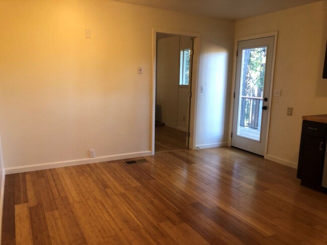 Building Photo - 2 bedroom, 2 bath, living room, family roo...