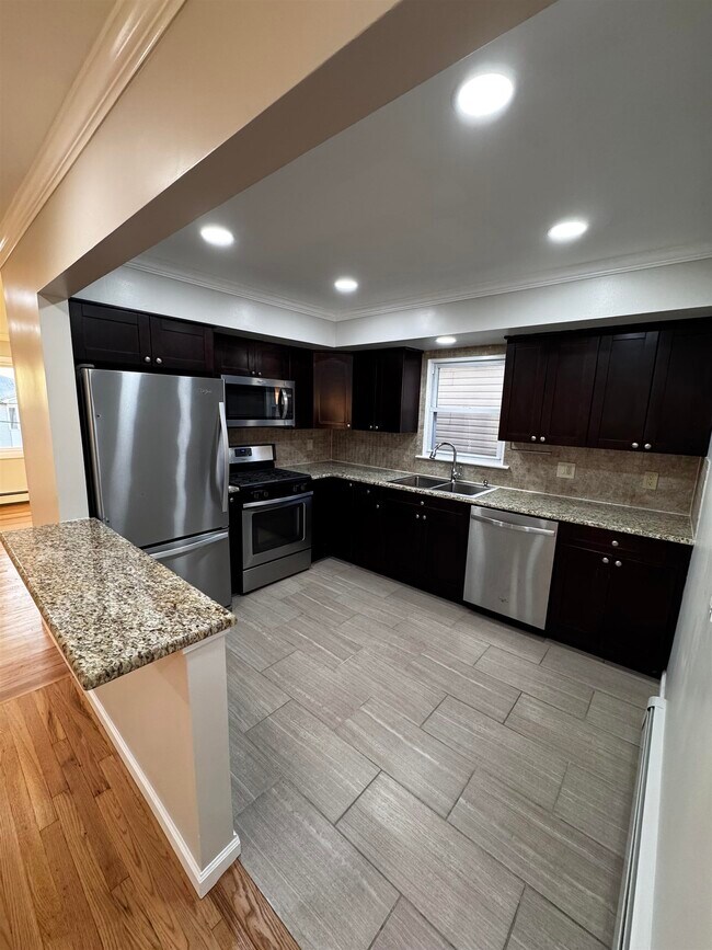 Building Photo - 6500 Columbia Ave