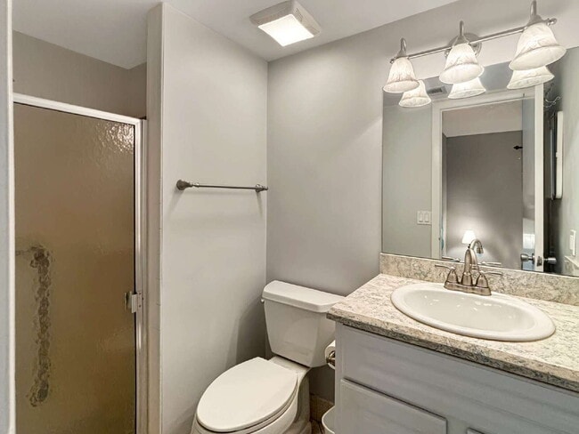 Building Photo - Well-Maintained 2-Bedroom Condo in Meridian Park | 55+ Community | Palm Beach Gardens