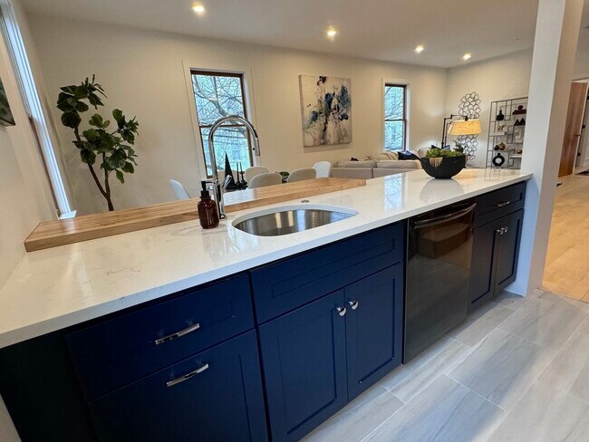 Building Photo - 51 Market St