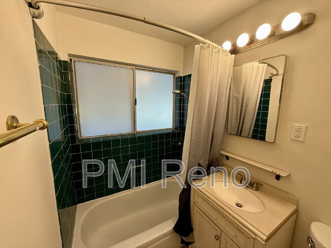 Building Photo - 790 Topaz Dr