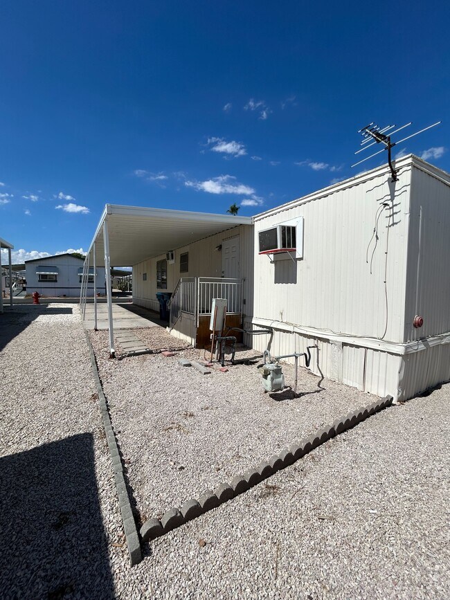 Building Photo - 3601 E Wyoming Ave