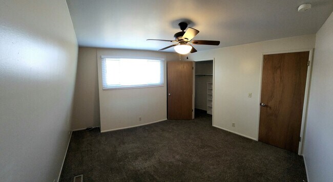 Building Photo - Murray Gem