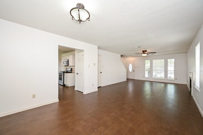 Building Photo - 2914 Silent Dr