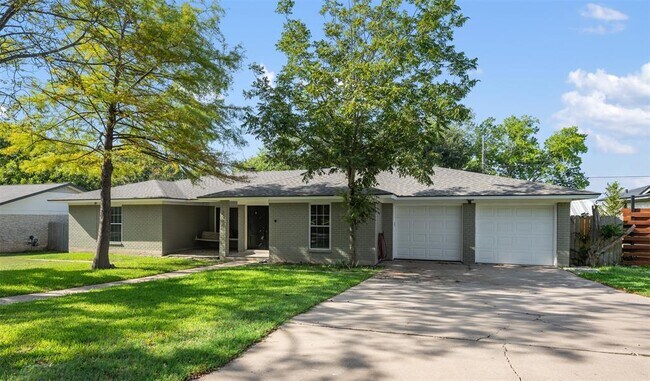 Building Photo - 2407 Harrowden Dr