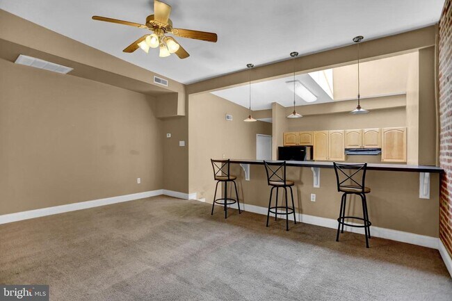 Building Photo - 1103 Light St