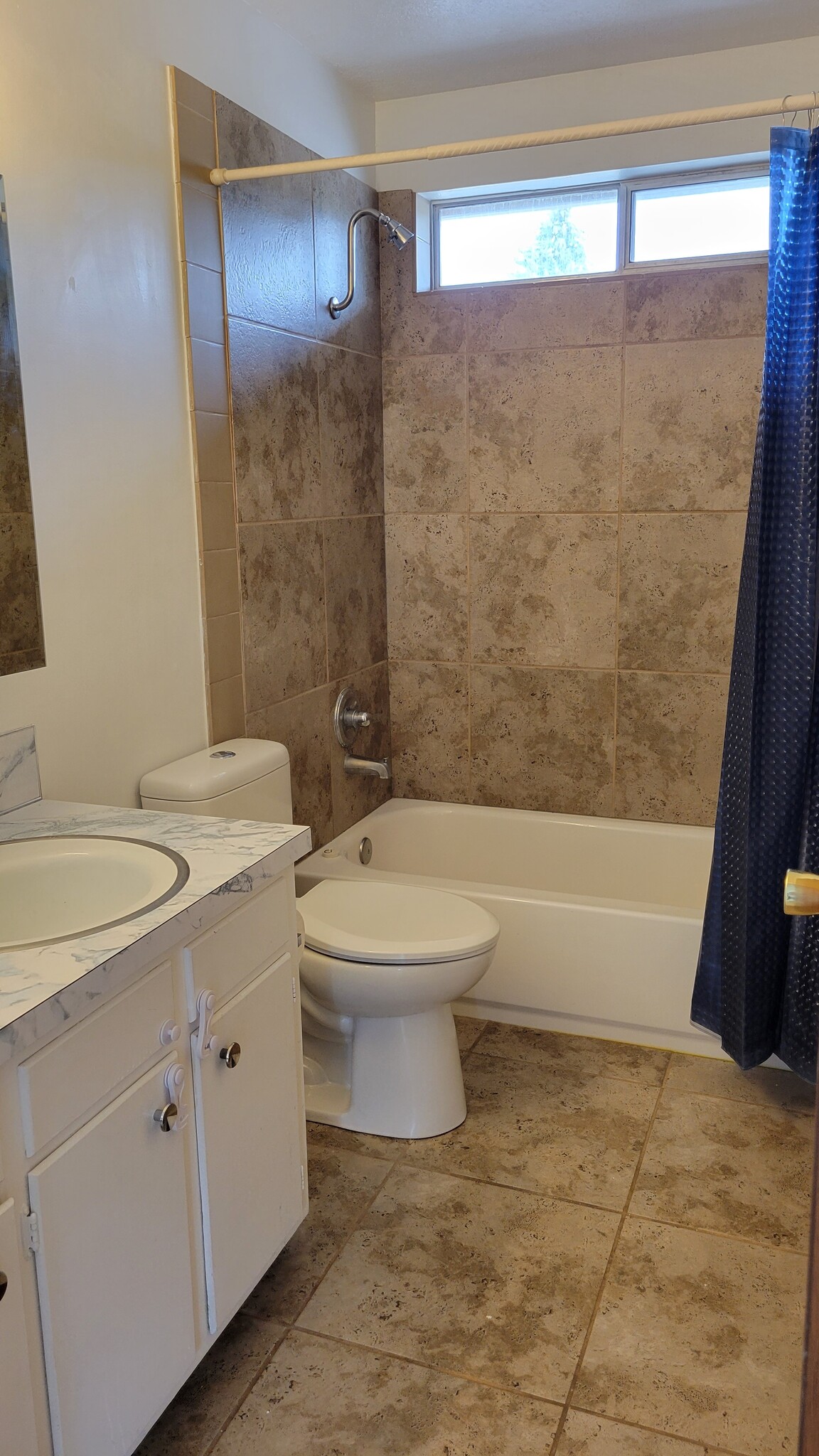 Building Photo - 1660 Grandview Dr