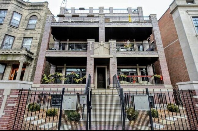 Building Photo - 1124 W Wrightwood Ave