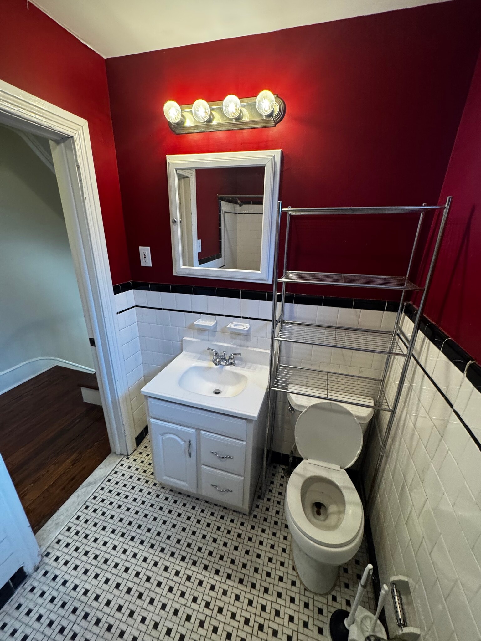 2nd Fl full bath - 1518 S 13th St