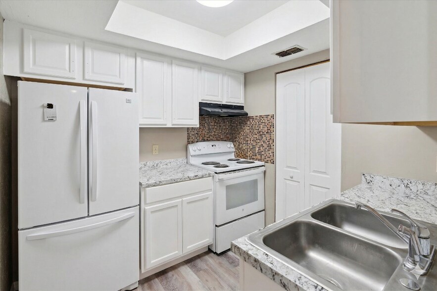 Building Photo - 511 SW 69th St