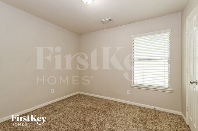 Building Photo - 29311 Legends Hill Dr