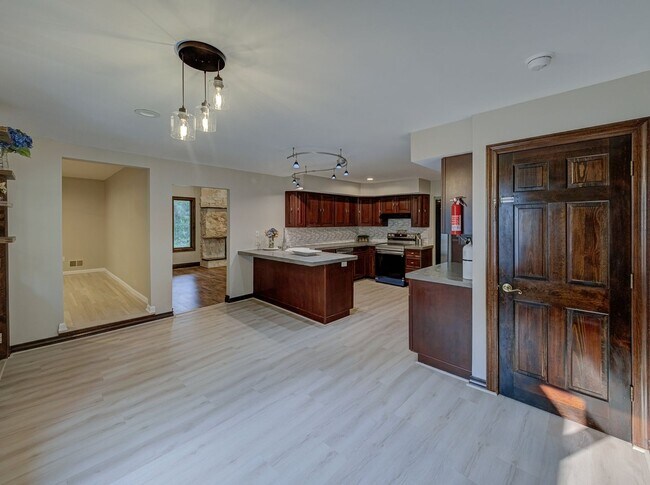 Building Photo - 17 Bauers Ln