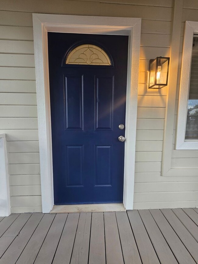 Building Photo - FULLY REMODELED 2 BED 1 BATH HOUSE IN SHASTA LAKE CITY