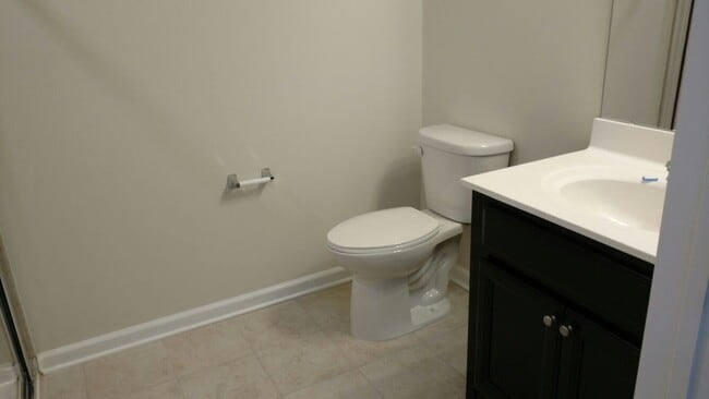 Building Photo - 14 Iris Ln