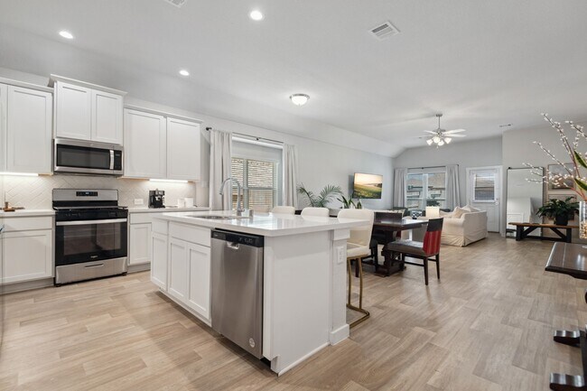 Building Photo - 3049 Sorrento Hl Dr