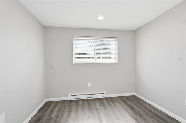 Building Photo - 18 Fountain Ln